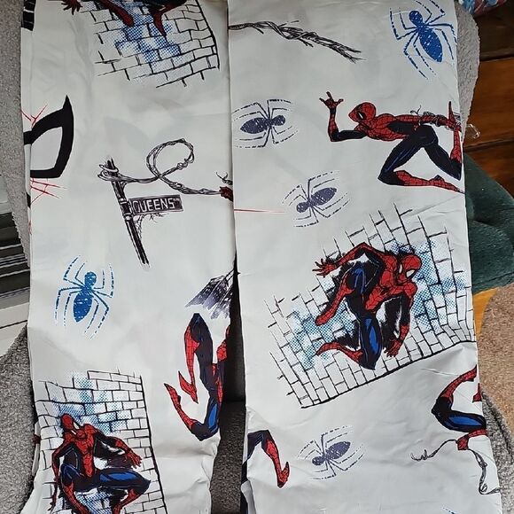 Spider-Man Kids Sheet & Comforter Set- Red and Blue - Picture 6 of 11